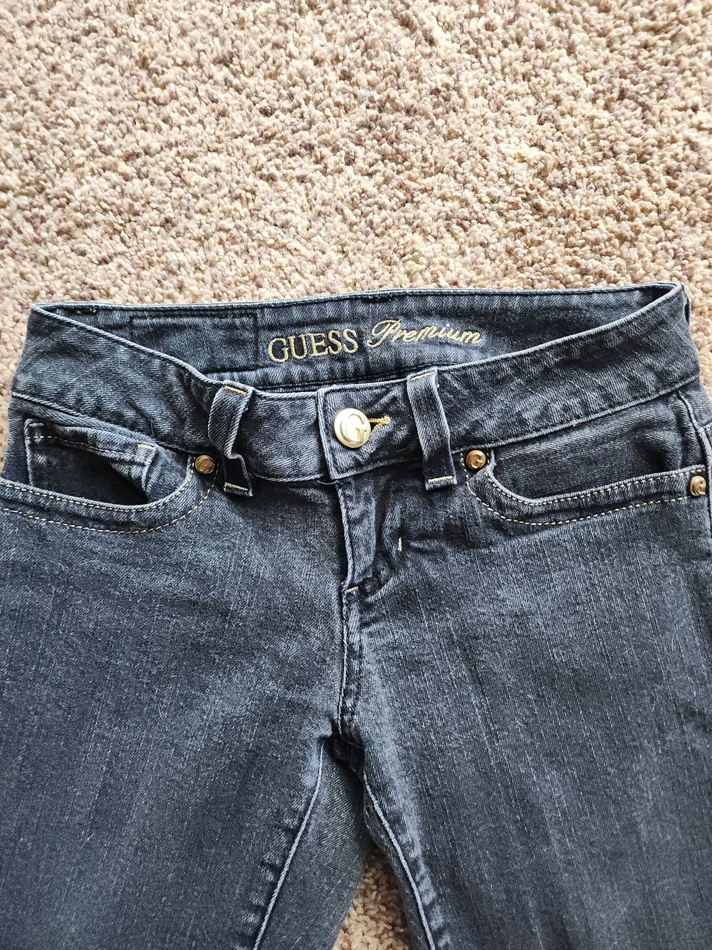 GUESS Women’s Black Capri